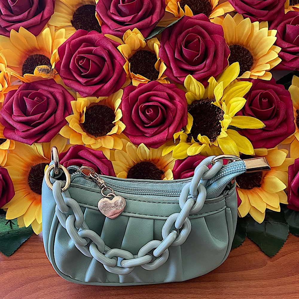 MINI MINT GREEN CHAIN-LINKED PURSE